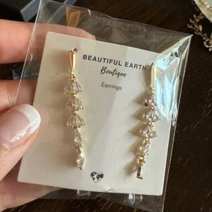 5 for $25 | NWT Golden Crystal Leaf Vine Earrings